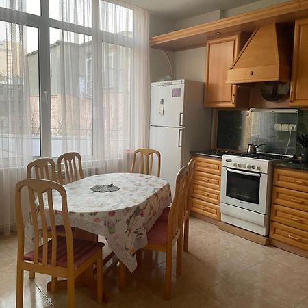 Bright And Modern 4Br Apartment - Center Of 耶烈万 外观 照片