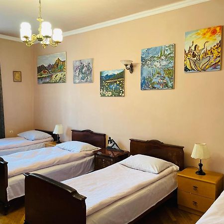 Bright And Modern 4Br Apartment - Center Of 耶烈万 外观 照片
