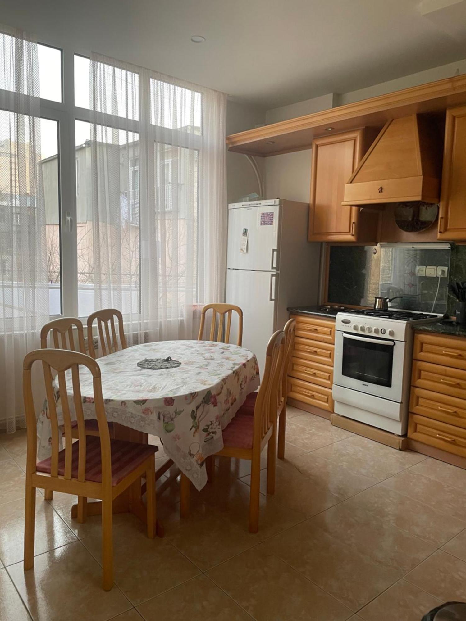 Bright And Modern 4Br Apartment - Center Of 耶烈万 外观 照片