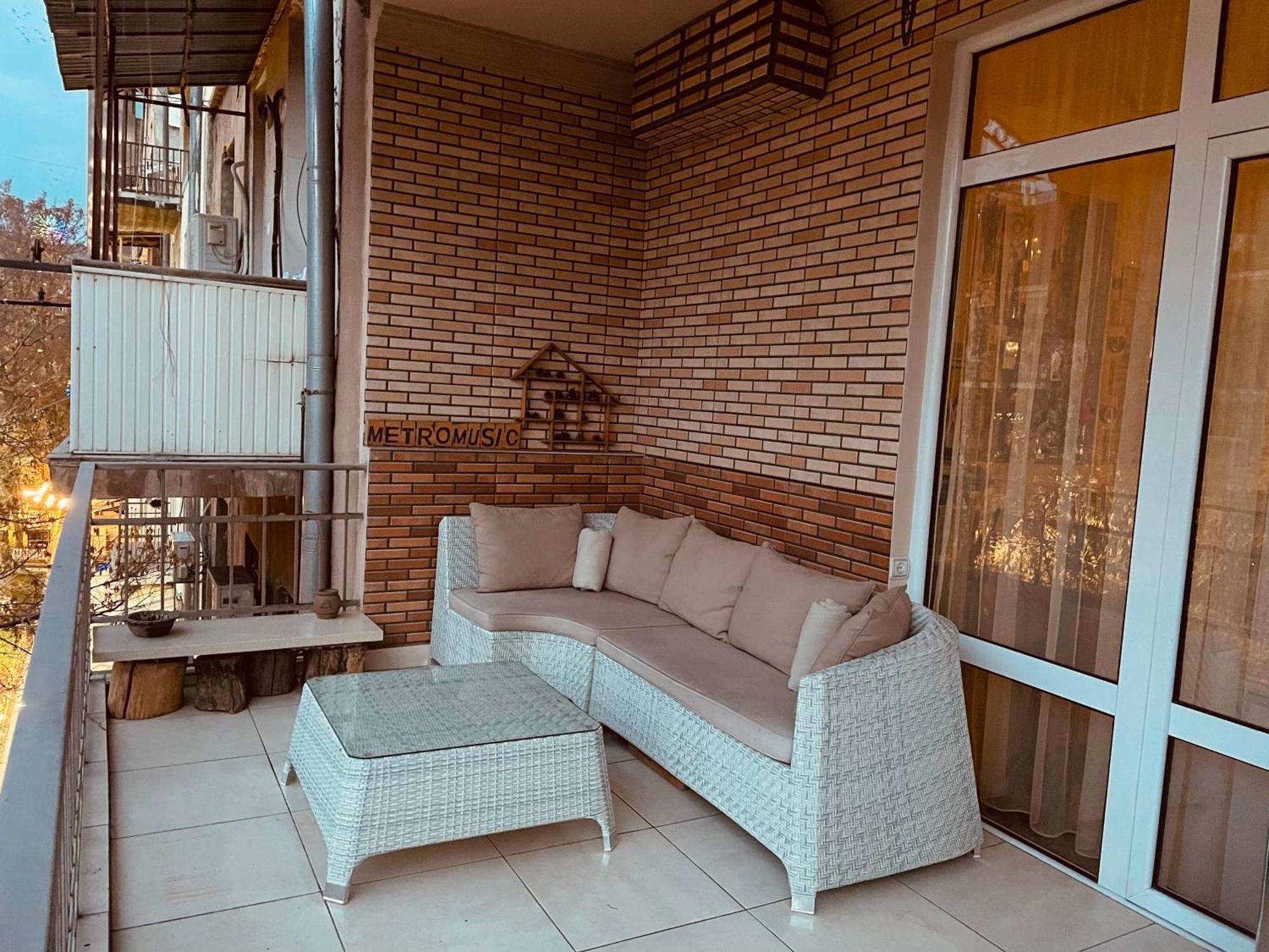 Bright And Modern 4Br Apartment - Center Of 耶烈万 外观 照片