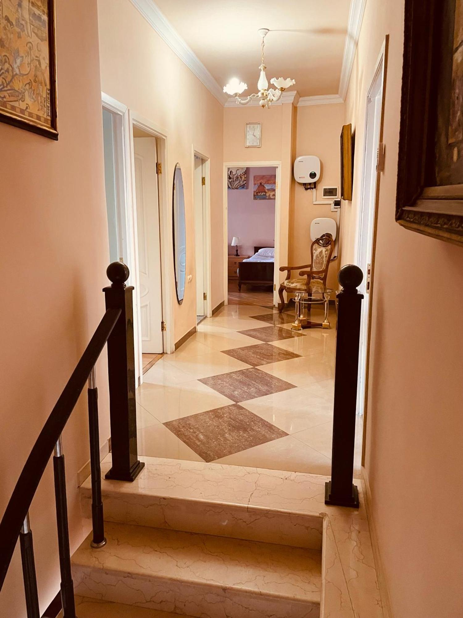 Bright And Modern 4Br Apartment - Center Of 耶烈万 外观 照片