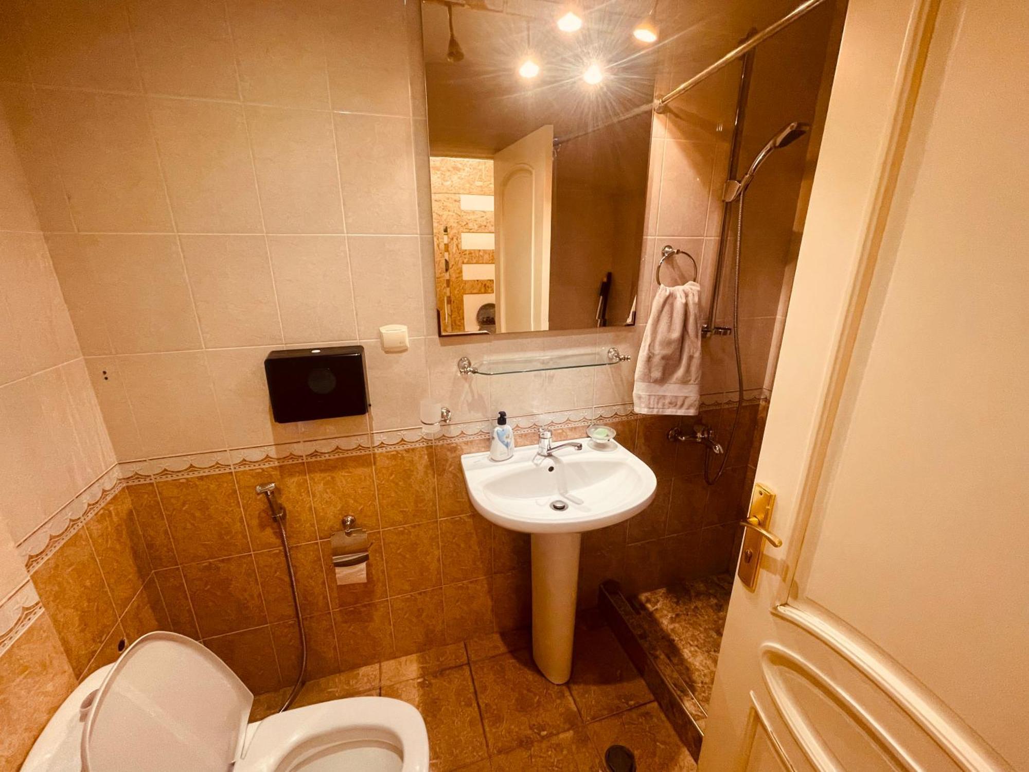 Bright And Modern 4Br Apartment - Center Of 耶烈万 外观 照片