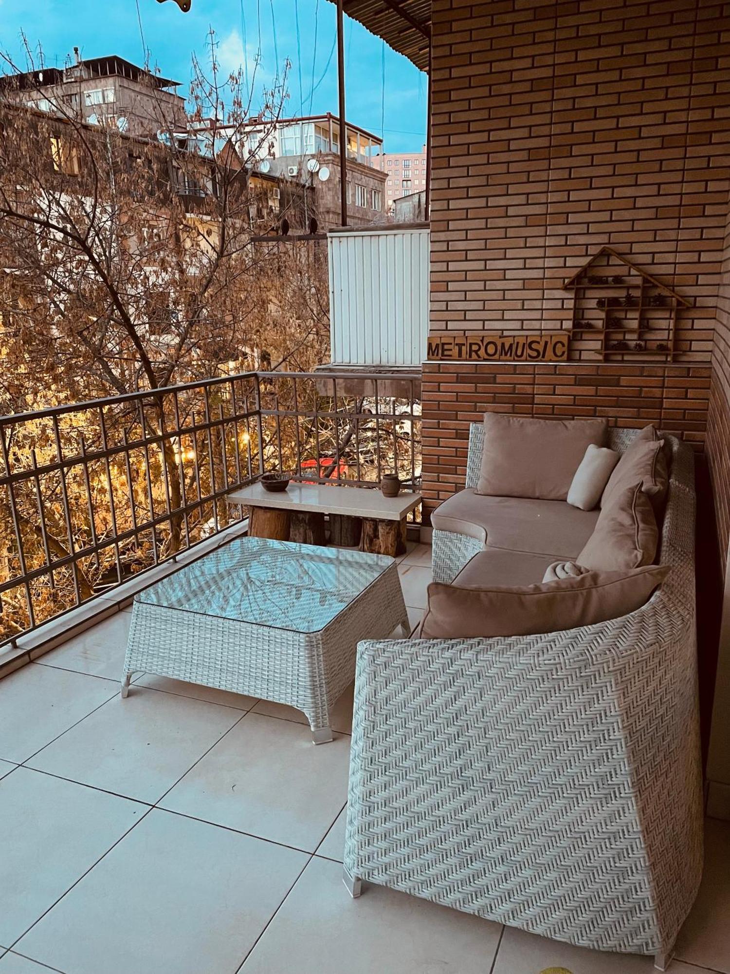 Bright And Modern 4Br Apartment - Center Of 耶烈万 外观 照片