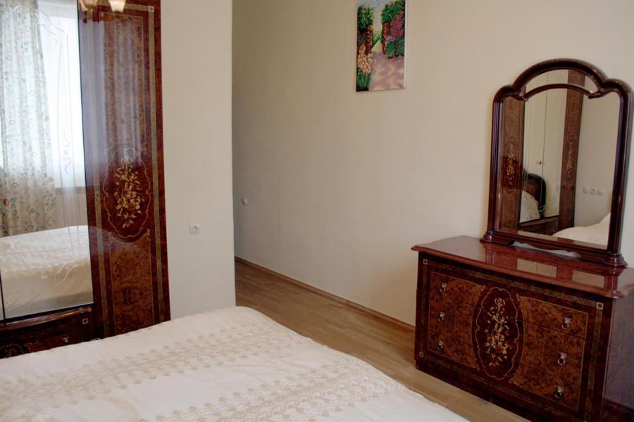 Bright And Modern 4Br Apartment - Center Of 耶烈万 外观 照片